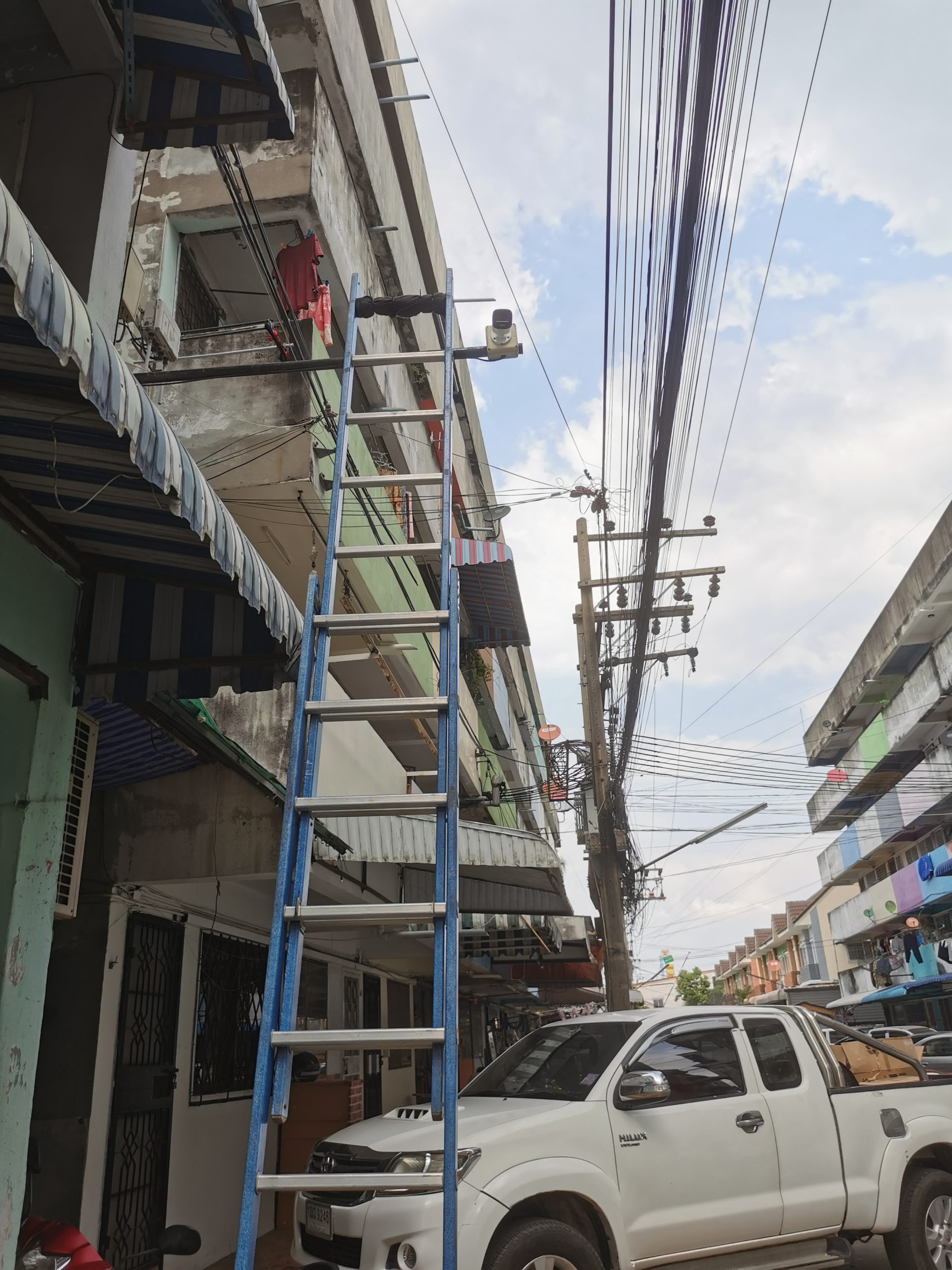 ช่างซ่อมกล้องวงจรปิด